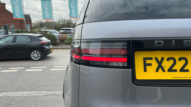 Land Rover Discovery 3.0 D300 R-Dynamic SE 5dr Auto Diesel Station Wagon